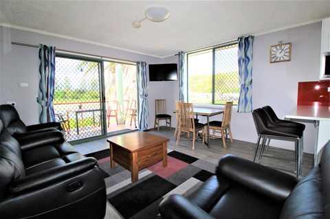 Beachfront 3, 25 Willow Street - Tourism Hervey Bay 2