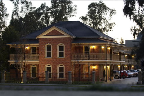 Carlyle Suites & Apartments - Tourism Hervey Bay 0