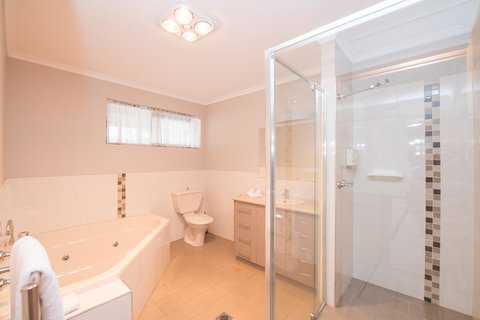 Hume Country Motor Inn - Hervey Bay Accommodation 29