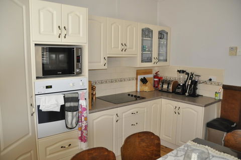 Caledonia Cottage - Hervey Bay Accommodation 14