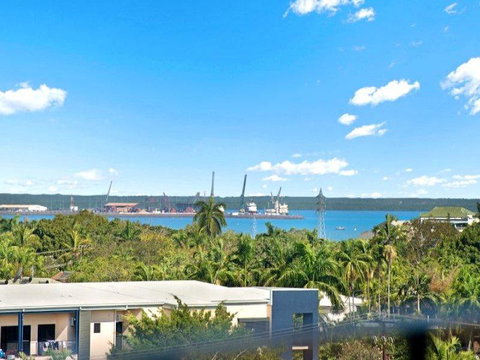 Nomikis\'On The Avenue - Hervey Bay Accommodation 15