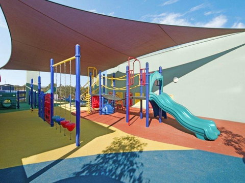 Nomikis\'On The Avenue - Hervey Bay Accommodation 7