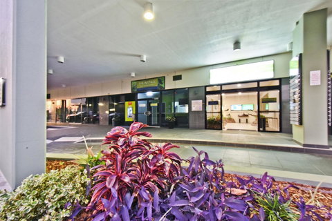 Nomikis\'On The Avenue - Hervey Bay Accommodation 19