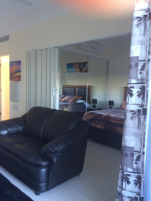 Nomikis\'On The Avenue - Hervey Bay Accommodation 14