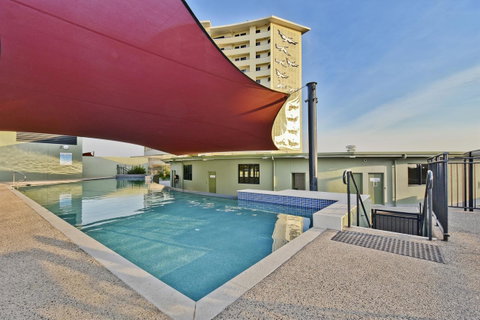 Nomikis\'On The Avenue - Hervey Bay Accommodation 17