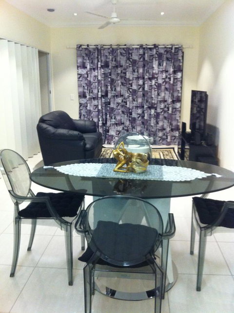 Nomikis\'On The Avenue - Hervey Bay Accommodation 20