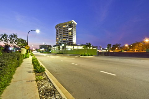 Nomikis\'On The Avenue - Hervey Bay Accommodation 10