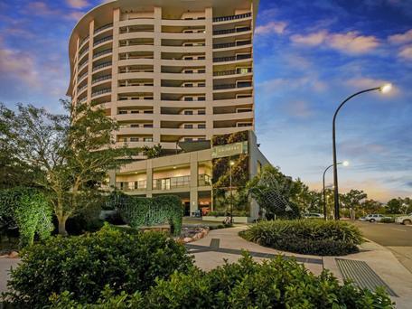 Nomikis\'On The Avenue - Hervey Bay Accommodation 1