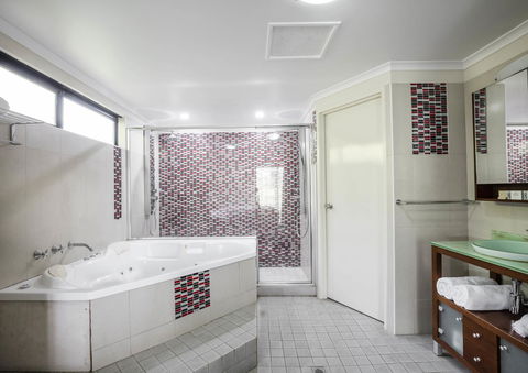 Mercure Darwin Airport Resort - Hervey Bay Accommodation 11