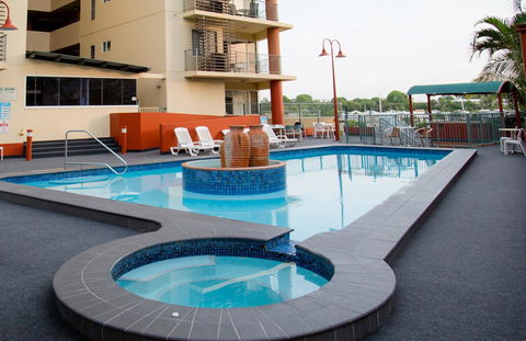 Cullen Bay Resorts - Tourism Hervey Bay 3
