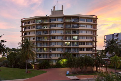 Cullen Bay Resorts - Tourism Hervey Bay 12