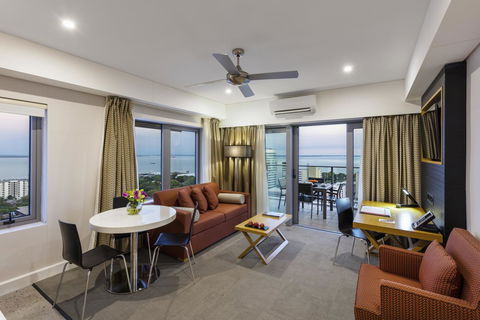 Oaks Darwin Elan Hotel - Hervey Bay Accommodation 2