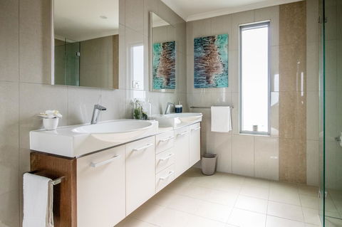 ZEN BY THE WATER - Esplanade Darwin Retreat - Hervey Bay Accommodation 11