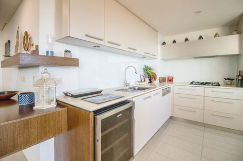 ZEN BY THE WATER - Esplanade Darwin Retreat - Hervey Bay Accommodation 23