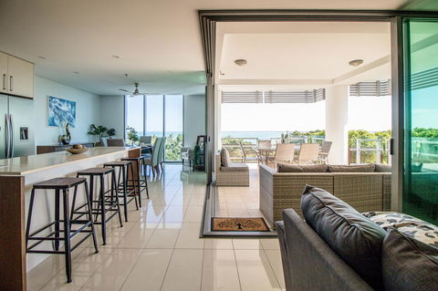 ZEN BY THE WATER - Esplanade Darwin Retreat - Hervey Bay Accommodation 1
