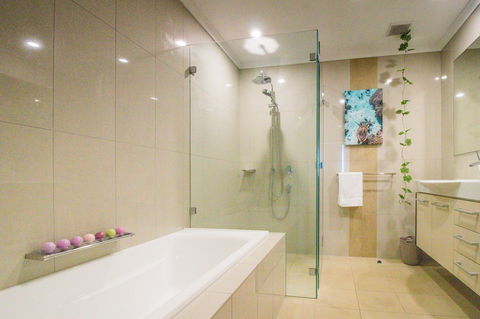 ZEN BY THE WATER - Esplanade Darwin Retreat - Hervey Bay Accommodation 19