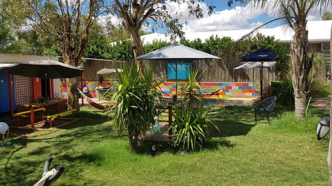 Alice\'s Secret Travellers Inn - Tourism Hervey Bay 0