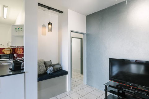 CitySide Apartment - 2 Bedroom With Private Courtyard - Tourism Hervey Bay 8