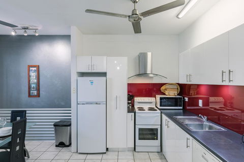 CitySide Apartment - 2 Bedroom With Private Courtyard - Tourism Hervey Bay 3