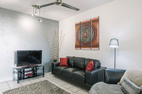 CitySide Apartment - 2 Bedroom With Private Courtyard - Tourism Hervey Bay 1