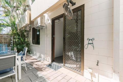 CitySide Apartment - 2 Bedroom With Private Courtyard - Tourism Hervey Bay 10