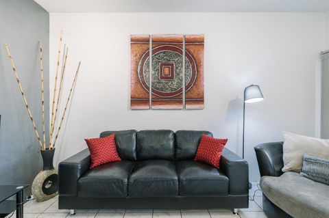 CitySide Apartment - 2 Bedroom With Private Courtyard - Tourism Hervey Bay 4