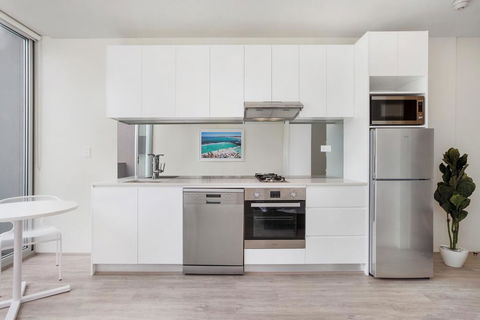 Bondi Beach Studio King Suite + Balcony - Tourism Hervey Bay 3