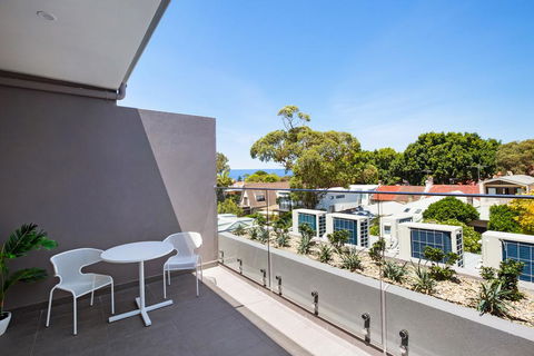 Bondi Beach Studio Penthouse Suite + Balcony - Tourism Hervey Bay 2