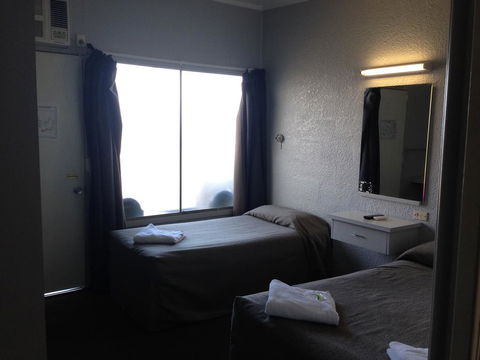 Boomerang Hotel - Hervey Bay Accommodation 0
