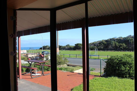 Bott's Beach Retreat - Hervey Bay Accommodation 0