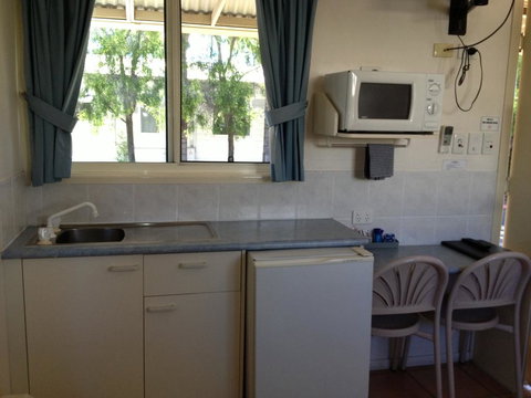 Bottle Tree Gardens Motel - Tourism Hervey Bay 3