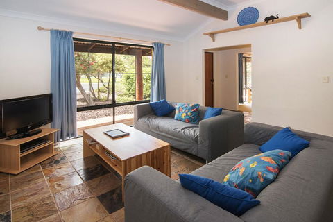 Bottlebrush - Hervey Bay Accommodation 3