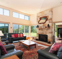 Bottlebrush Lodge - Great views and a pool - Tourism Hervey Bay