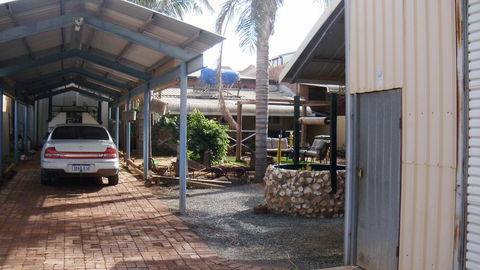 Boulder Lodge - Tourism Hervey Bay 0