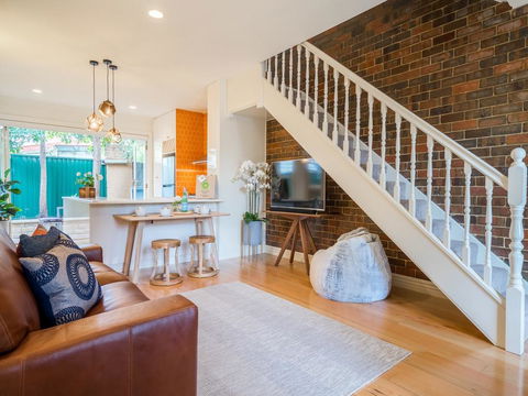 Boutique Stays - Buckingham - Tourism Hervey Bay 0