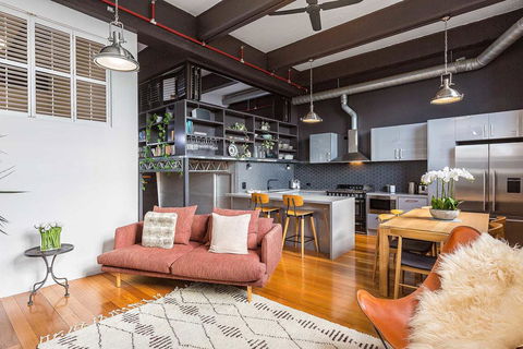 Boutique Stays - Loft On Rose - Tourism Hervey Bay 0