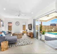 Brand New PRIZE HOME 50m path to beach - Tourism Hervey Bay