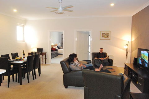 Brayfield Cottage - Tourism Hervey Bay 0