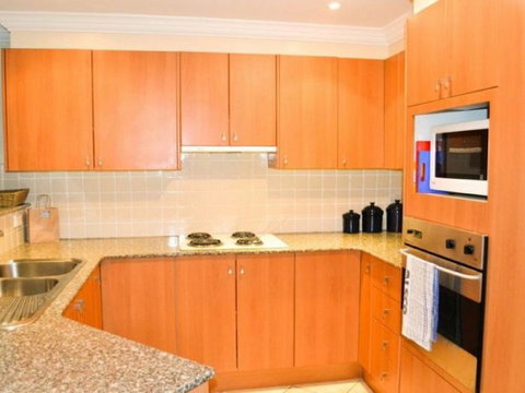 Breakers 1/10 - Hervey Bay Accommodation 2