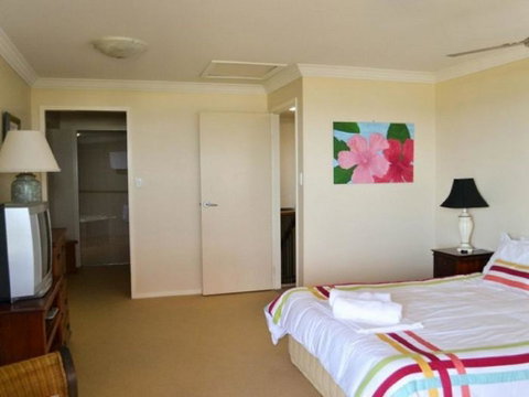 Breakers 1/10 - Hervey Bay Accommodation 0