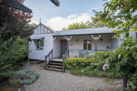 Briar Rose Cottages - Hervey Bay Accommodation 0