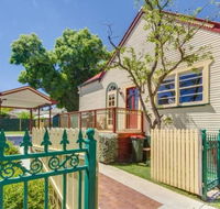 Bright 3-bedroom apartment - Central Armidale - Hervey Bay Accommodation
