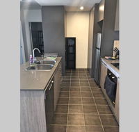 Bright Modern Stylish - Top Floor Apt - Woden - Hervey Bay Accommodation