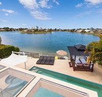 Broadbeach Waterfront Holiday House - Hervey Bay Accommodation