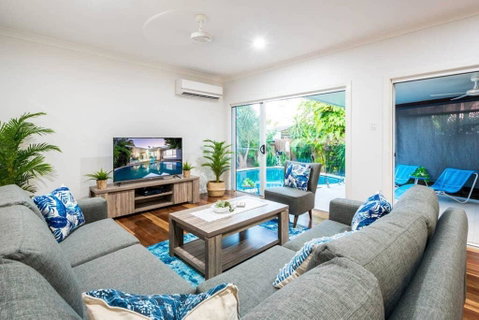 Broadbeach Waters Home With Private Pool - Hervey Bay Accommodation 2