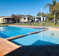 Broadwater Beach Cottage with WiFi - Hervey Bay Accommodation