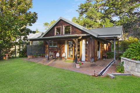 BROWNS COTTAGE - Hervey Bay Accommodation 0