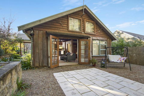 BROWNS COTTAGE - Hervey Bay Accommodation 1