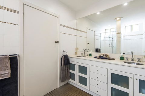 Bungan Beach House - Heated Indoor Pool - Hervey Bay Accommodation 3
