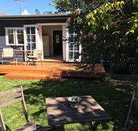 Burrill Lakeview Cottage - Hervey Bay Accommodation